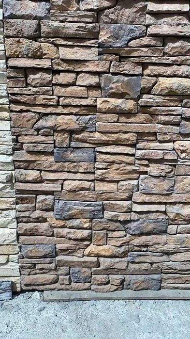 КЪЩА с РЗП 200 кв.м., двор 2,330 кв.м., село Манолово