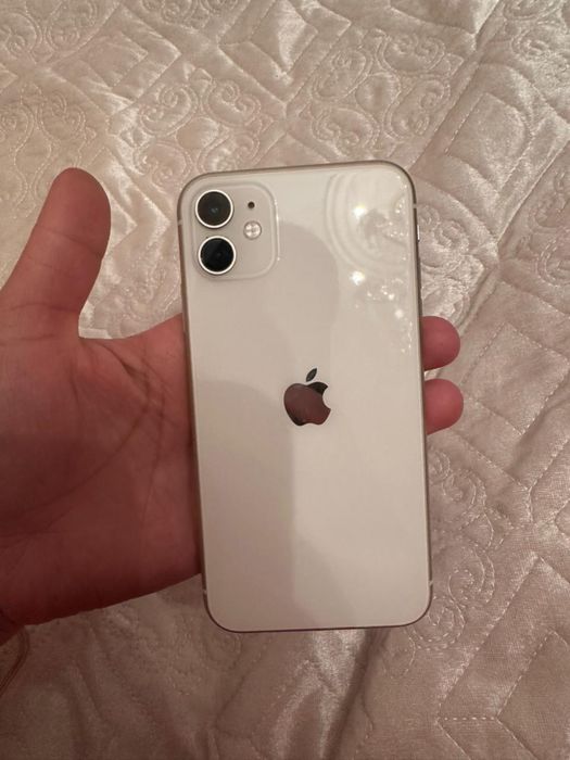 Прлдам айфон 11  128гб