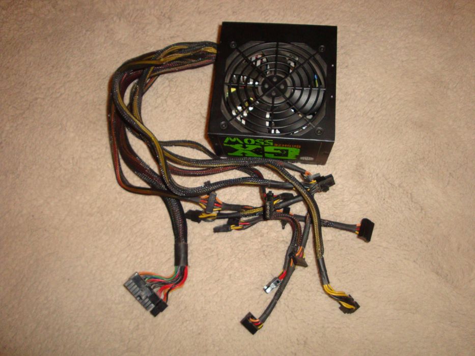 Sursa calculator cooler master GX550 550W 44A 12v 528w doar pe 12v