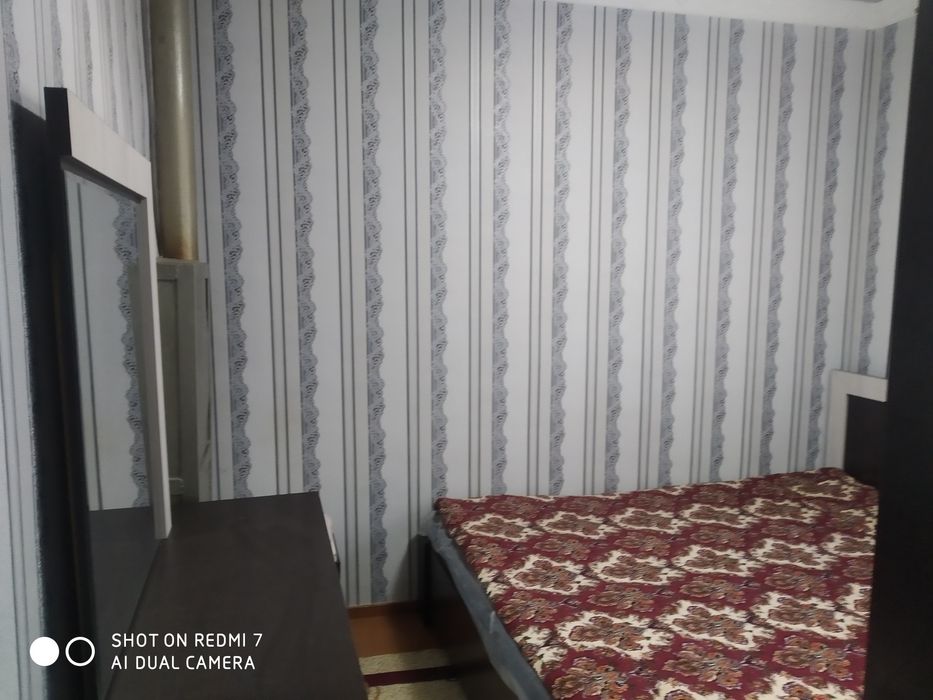 Прадаётся дом в харошом состоянии  8 комнат и1 гараж находится возле ц