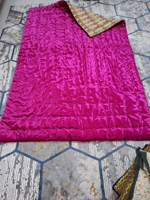 Ку'рпалар сотилади, устига ёпинадиган.