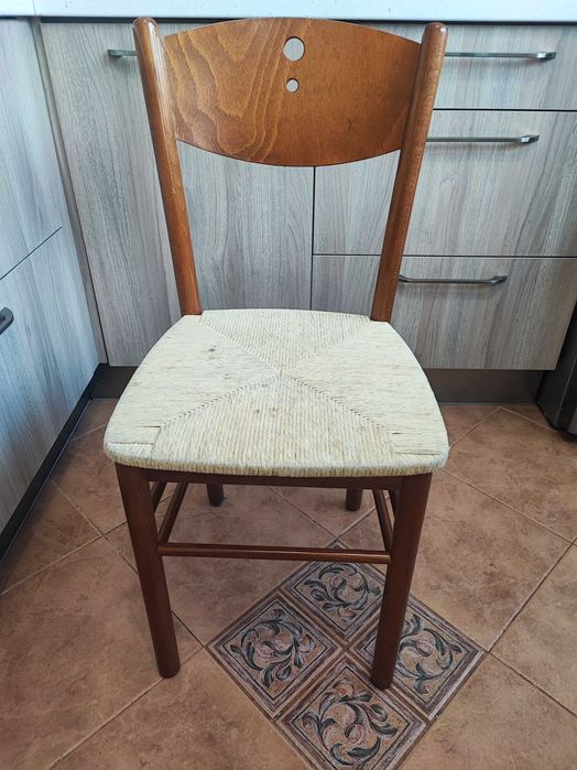 Масивна трапезна маса 140 на 80 и 4 стола