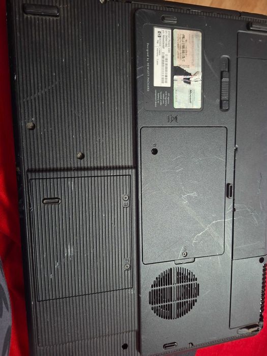 Vând laptop compaq piese