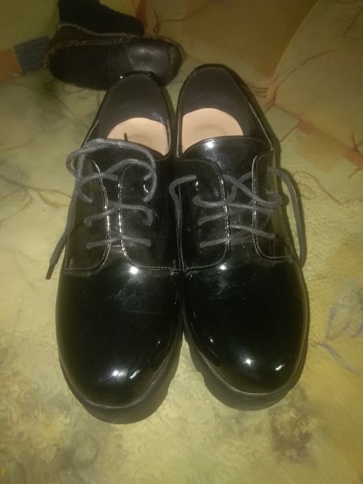 Продам туфли лакавые