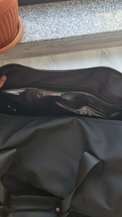 Geanta Essentials