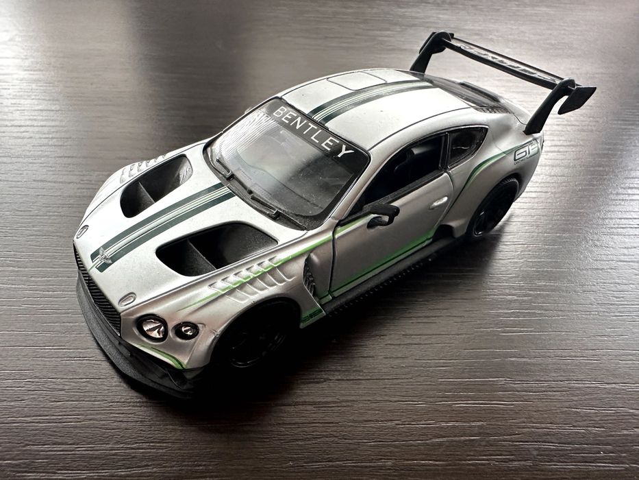 Метални колички Aston Martin & Bentley Kinsmart 1:36
