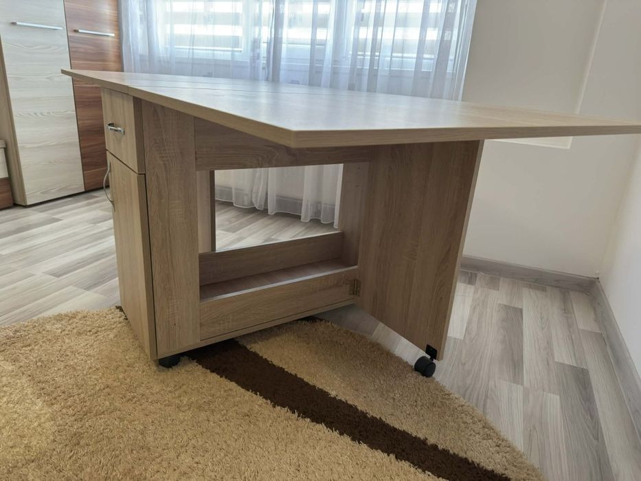 Masa pliabila rabatabila extensibila pe roti