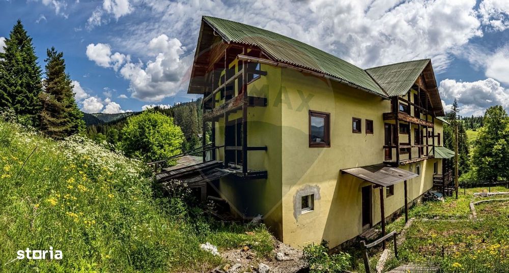 Vila / Pensiune cu 20 camere de vânzare în Câmpulung Moldovenesc, SV