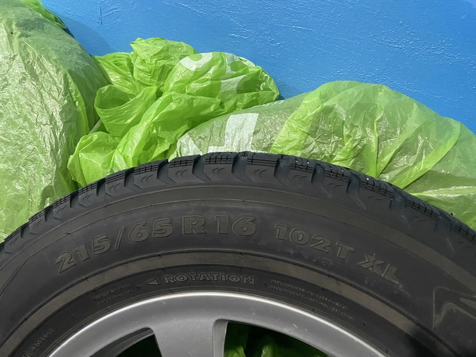 Резина Зима Nokian 215/65/16