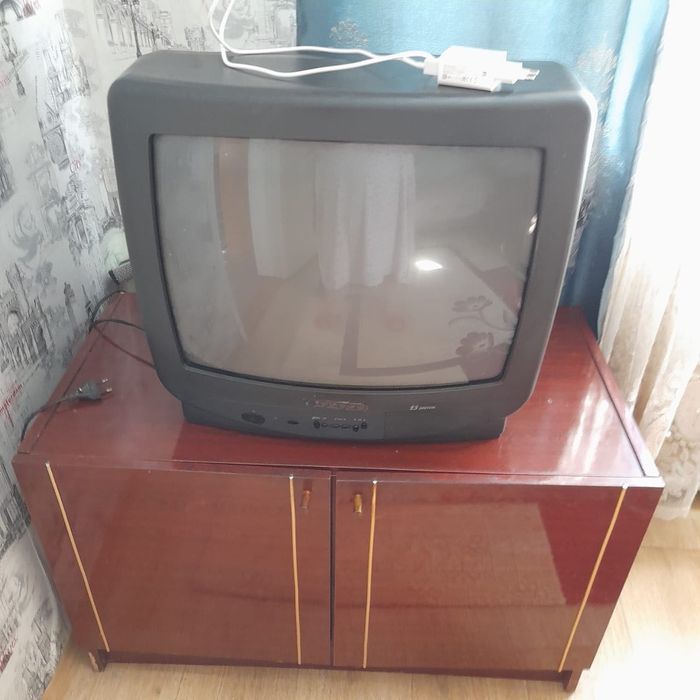 Шкафы и телевизор