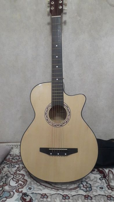 Yangi gitara biron marta ishlatilmagan kelishamiz