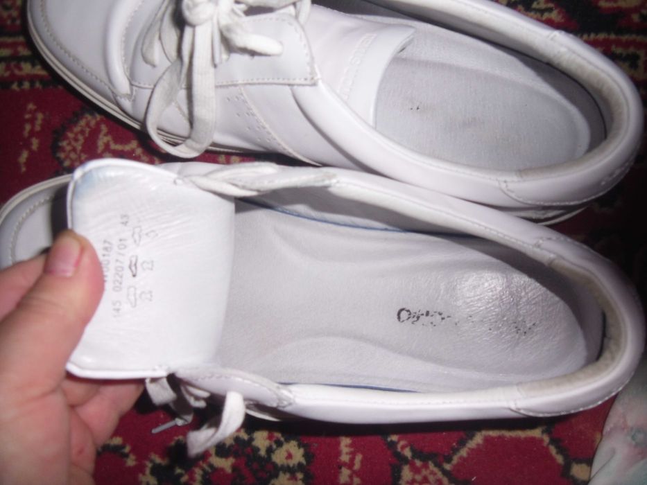 adidasi albi barb nr 44-45