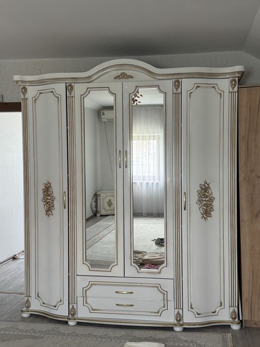Шкаф и комод, тумбы
