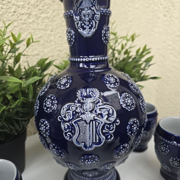 Немски комплект за вино от керамична кана с капак и чаши, произведени