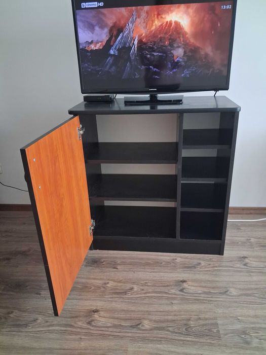 Гардероб, холна секция, маса