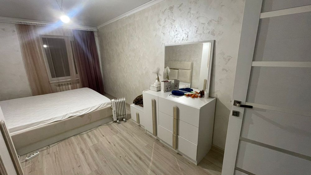 Продам спальный гарнитура.