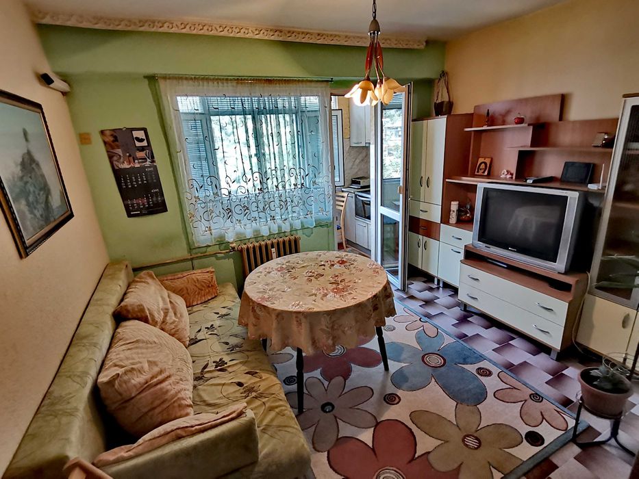 Дава се под наем Двустаен апартамент в Бургас, Изгрев - 68 кв.м за 204 € - Снимка #2