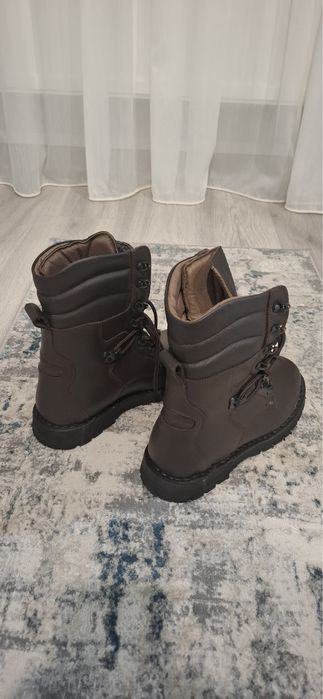 Bocanci model nou marime 25,5 26 27,5