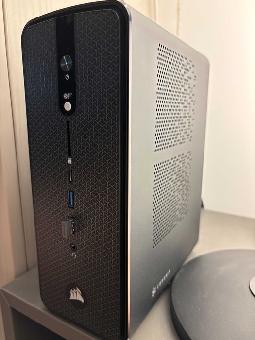 Corsair AI Workstation 300 AMD Ryzen AI Max+ 395 Strix Halo 128GB RAM
