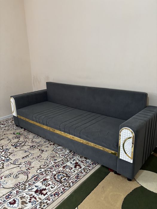 Диван,ковер,вышилка