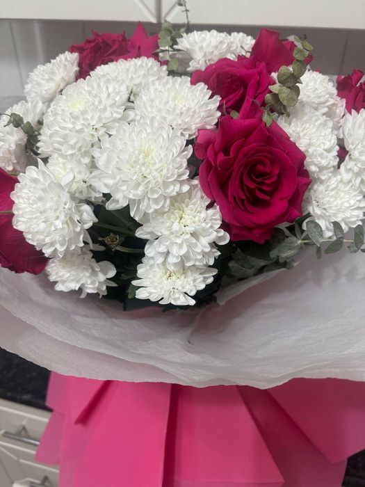 Хризантема и розы