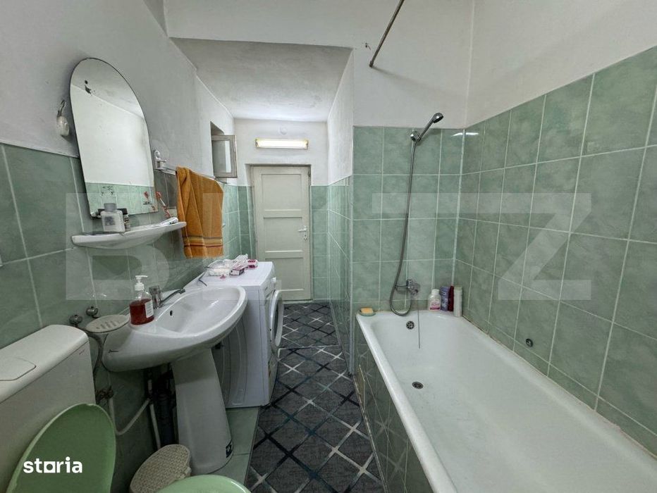 Casa de vanzare, cu 3 camere, 120 mp, 1080 mp teren, zona Simeria