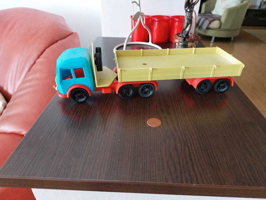Jucarii vechi,3D  camioane, tractor  Viitoru Oradea