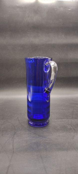 Графин из синего стекла