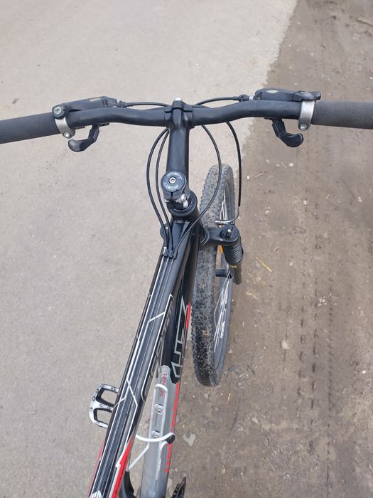 Bicicleta Scott pentru adulți sau tineri cu fițe tineri cu fițe