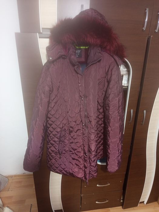 Geacă de damă pentru sezonul de iarnă.