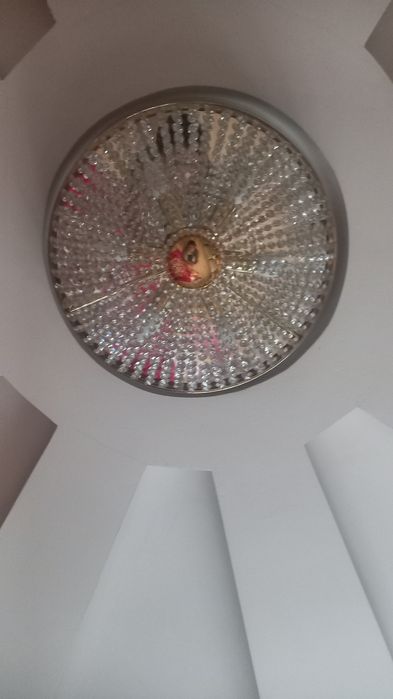 Срочно продается люстры разные