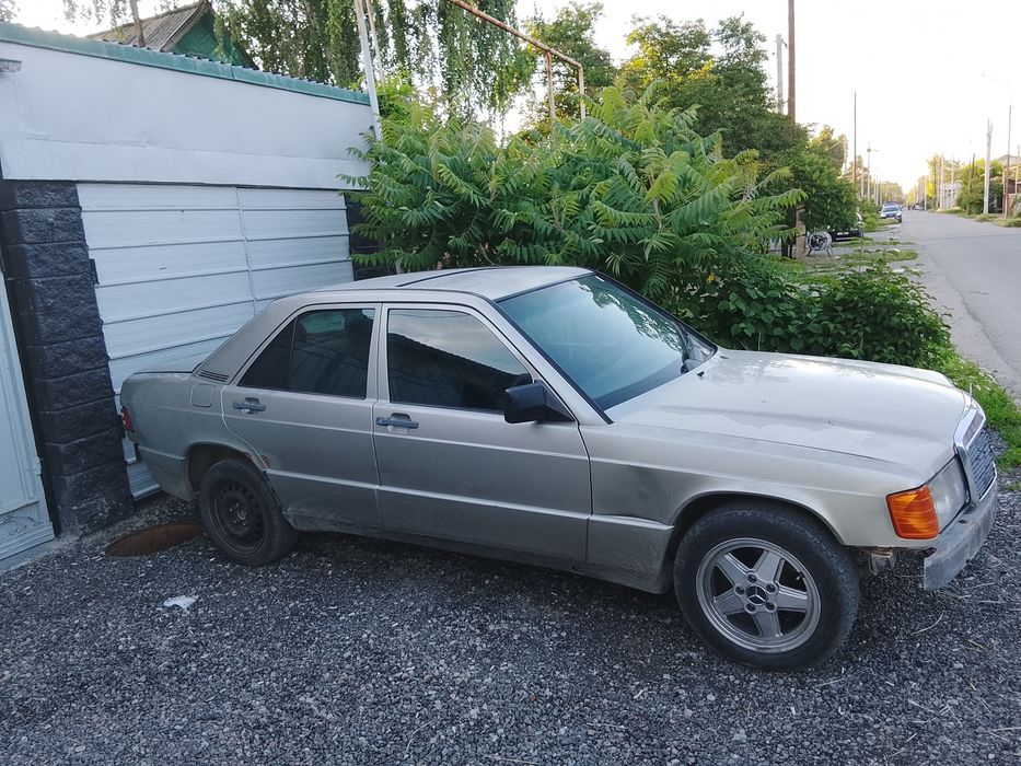 Mercedes Benz 190E 23