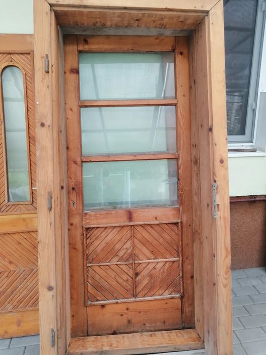 Vand uși și ferestre din lemn, noi și second