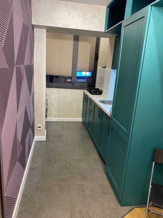 срочно Аренда квартира на Айбек метро 2 ком евро-ремонт никто не жил