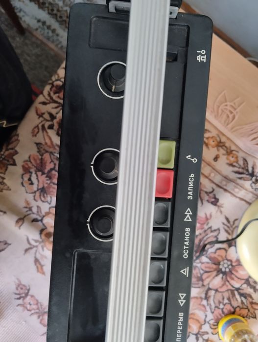 Кассетный магнитофон продам