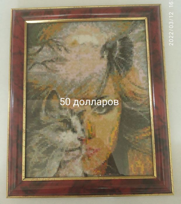 Продам картины вышитые крестиком и собранная из страз.