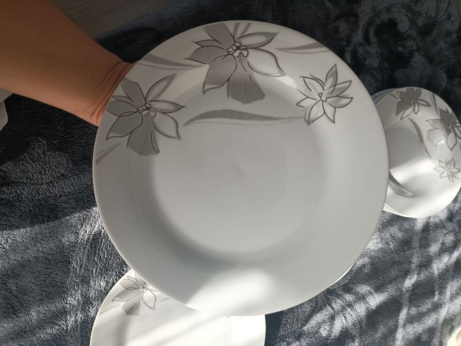 Сервиз за хранене за 6 души