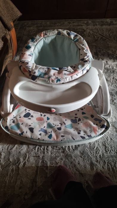 Стульчик для кормления и игры.