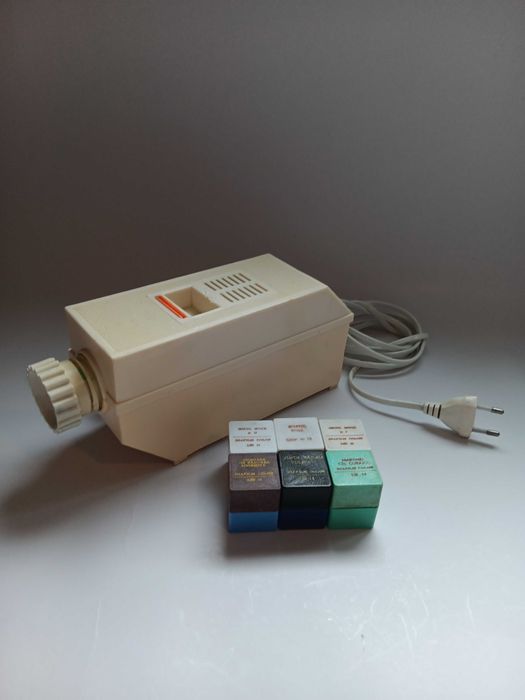 Aparat Proiector Romanesc,diafilme color,vechi Romanesc de colectieRSR