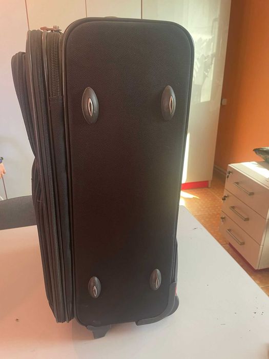 Trolere diferite culori