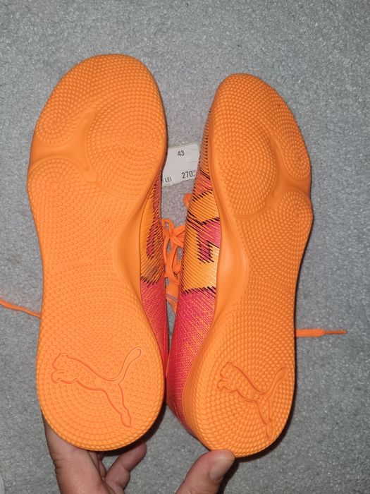 Vand ghete de fotbal marime 43