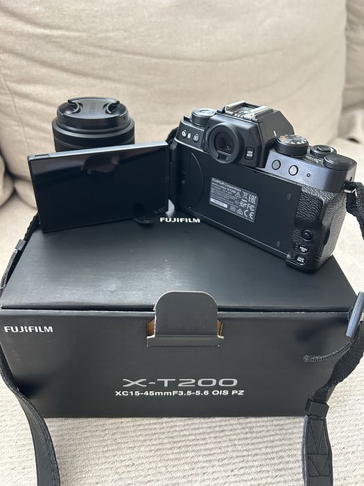 фотоапарат Fujifilm X-T200 + обектив Fujinon XC 15-45mm