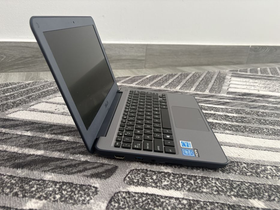 Laptop ASUS.