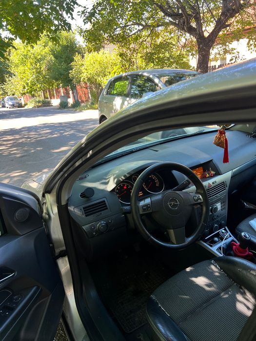 Opel astra H 2004
