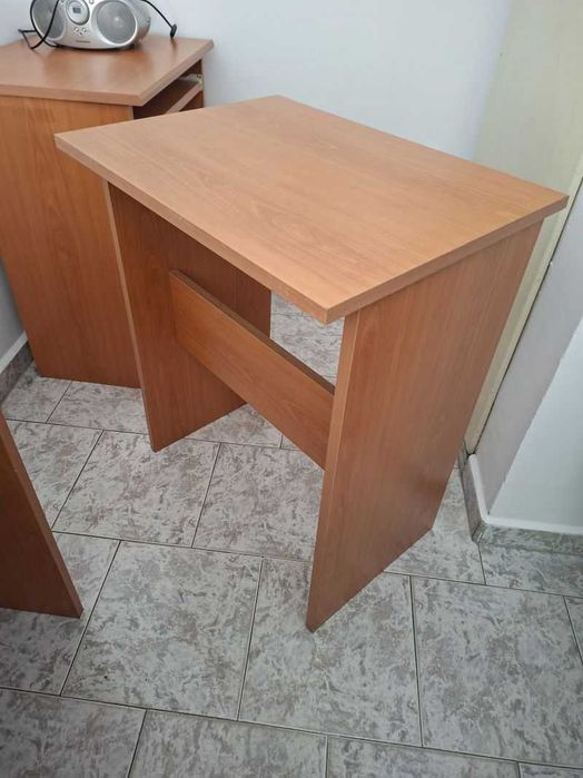 Продавам ученически бюра