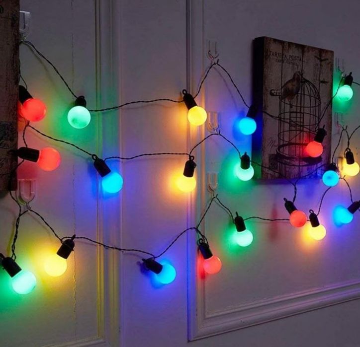 Гирлянд от крушки с цветни светлини