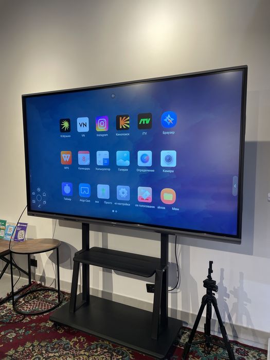 86 dyuymli Intouch sensorli displey — maktab va ofislar uchun