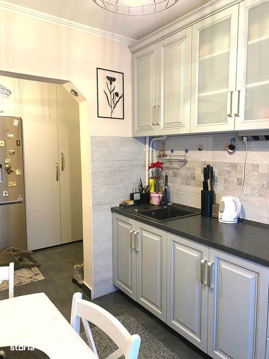 Apartament 3 camere dec. 72 mp, mobilat, 2 boxe, CT, et. intermediar