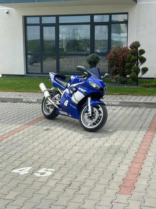 Motocicleta Yamaha R6