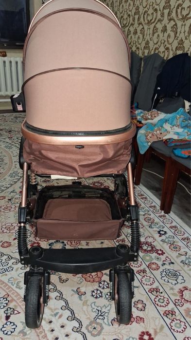 Коляска с люлькой